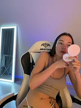 julia fly online show from 2, 6, 2026