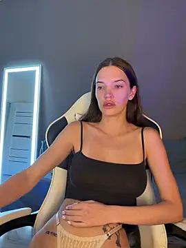 julia fly online show from 21, 6, 2026
