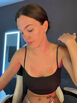 julia fly online show from 5, 7, 2026