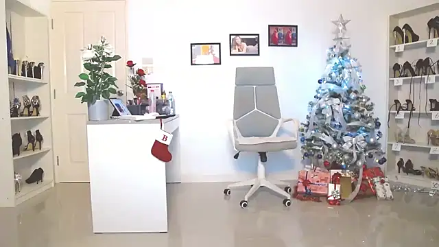 Hotbeebee online show from 25, 12, 2024