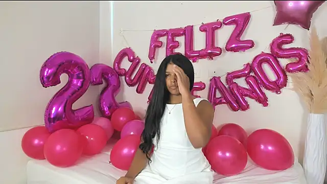 ZOEGARNER01 online show from 21, 12, 2025