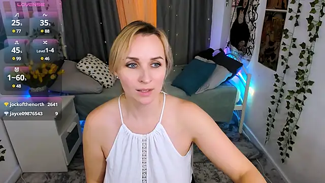 Snapshot of Karinella_x chatting on 22, 3, 2025 Karinella x online show from 22, 3, 2025