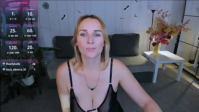 Snapshot of Karinella_x chatting on 26, 10, 2025 Karinella x online show from 26, 10, 2025