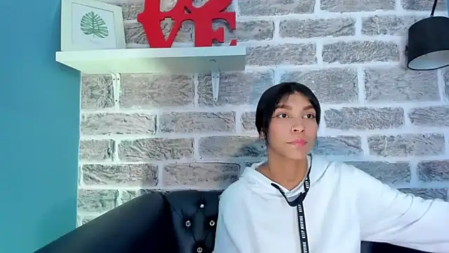 LauraAristizabal online show from 3, 3, 2025