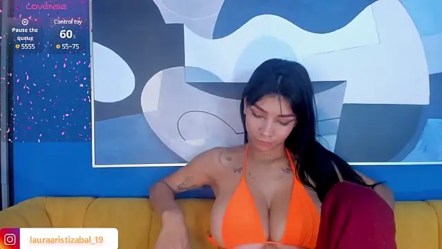 LauraAristizabal online show from 6, 3, 2025