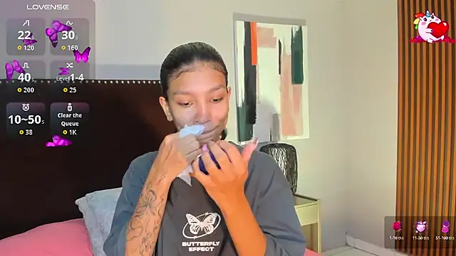 LauraAristizabal online show from 14, 10, 2025