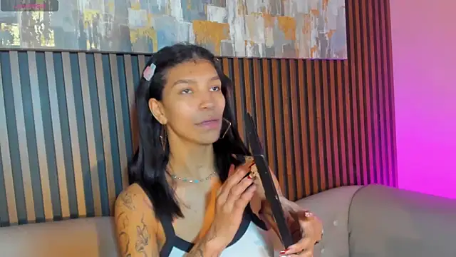 LauraAristizabal online show from 14, 12, 2025