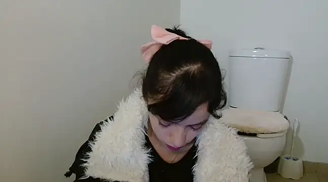 Snapshot of MINI_Petite chatting on 4, 1, 2025 MINI Petite online show from 4, 1, 2025
