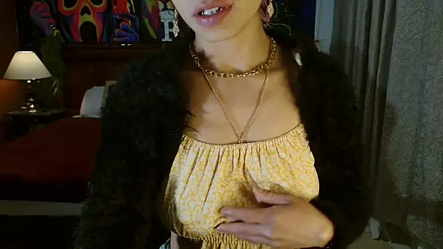 Snapshot of MINI_Petite chatting on 5, 1, 2025 MINI Petite online show from 5, 1, 2025