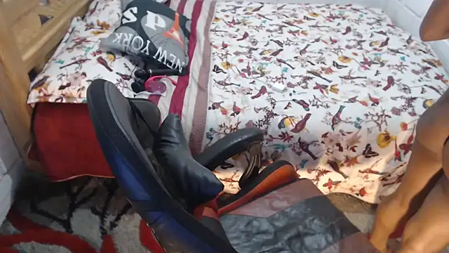 Snapshot of sexyjustin202 chatting on 20, 10, 2025 sexyjustin202 online show from 20, 10, 2025