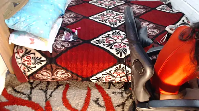 sexyjustin202 online show from 5, 3, 2026