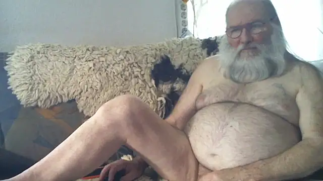 Snapshot of SexySantaC chatting on 28, 10, 2025 SexySantaC online show from 28, 10, 2025