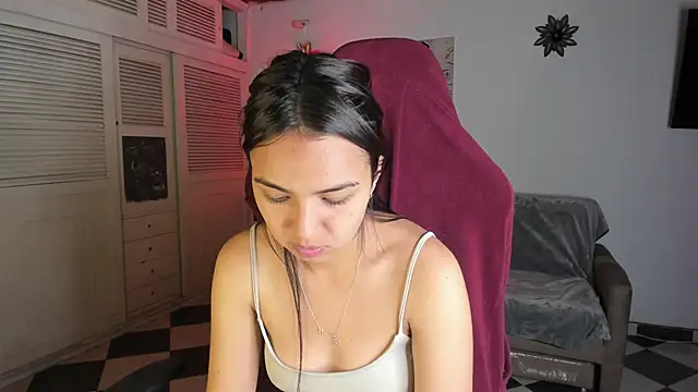 Miss Nicole online show from 30, 1, 2025