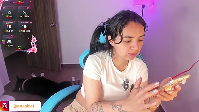 Miss Nicole online show from 26, 11, 2025