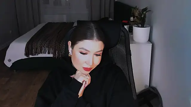 Eva Chris online show from 30, 9, 2025