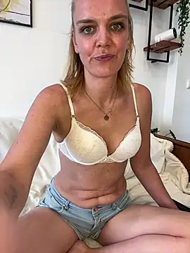 Snapshot of Suesse_Schnitte chatting on 14, 7, 2026 Suesse Schnitte online show from 14, 7, 2026