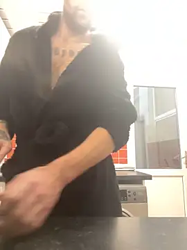 Snapshot of bigguy101 chatting on 28, 12, 2024 bigguy101 online show from 28, 12, 2024