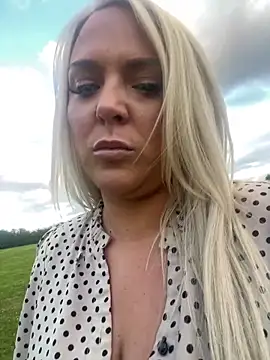 Snapshot of Bustyblondebabe32 chatting on 18, 6, 2026 Bustyblondebabe32 online show from 18, 6, 2026