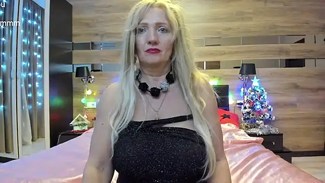 Snapshot of TrueFoxyyy chatting on 5, 1, 2025 TrueFoxyyy online show from 5, 1, 2025