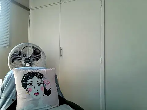 Snapshot of Charlie-Crawford chatting on 11, 5, 2026 Charlie-Crawford online show from 11, 5, 2026