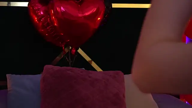 Snapshot of LittleeCutee chatting on 15, 2, 2025 LittleeCutee online show from 15, 2, 2025