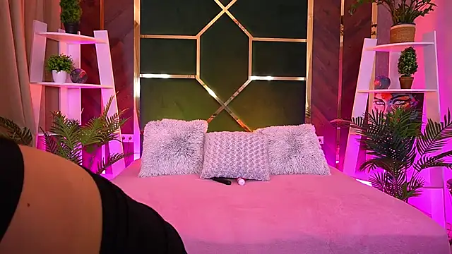 Snapshot of LittleeCutee chatting on 21, 9, 2025 LittleeCutee online show from 21, 9, 2025