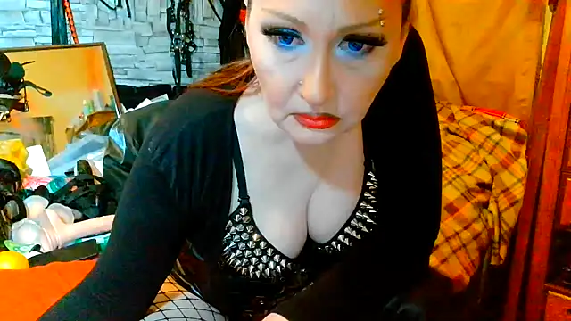 dominatrixredsonyja online show from 15, 5, 2026