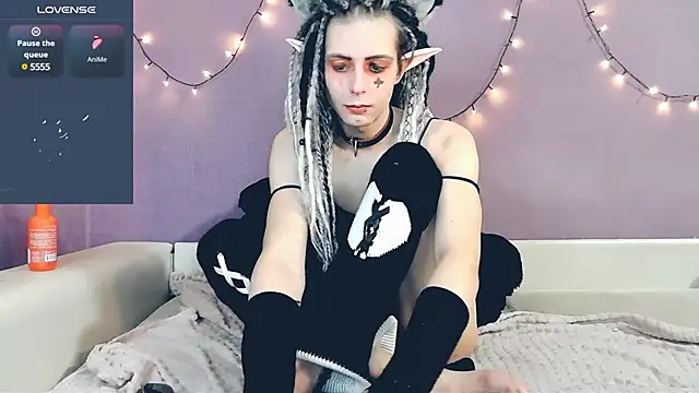 Littlepinkcat online show from 18, 2, 2025