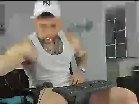 Snapshot of _jamesleandros1 chatting on 2, 12, 2024 jamesleandros1 online show from 2, 12, 2024