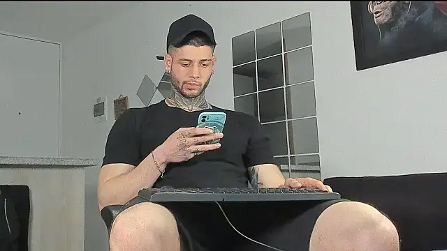 Snapshot of _jamesleandros1 chatting on 15, 1, 2025 jamesleandros1 online show from 15, 1, 2025