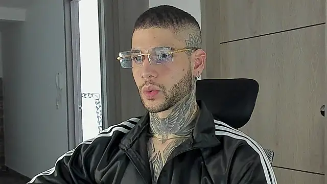 Snapshot of _jamesleandros1 chatting on 11, 9, 2025 jamesleandros1 online show from 11, 9, 2025