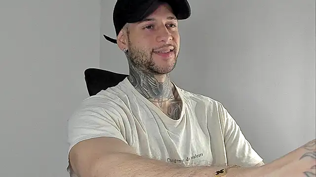 Snapshot of _jamesleandros1 chatting on 27, 9, 2025 jamesleandros1 online show from 27, 9, 2025