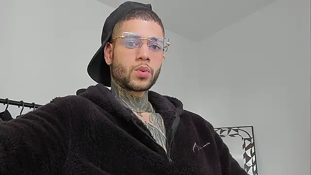 Snapshot of _jamesleandros1 chatting on 8, 10, 2025 jamesleandros1 online show from 8, 10, 2025