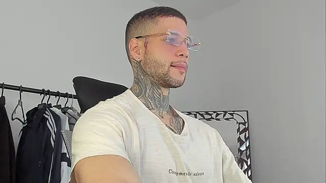 Snapshot of _jamesleandros1 chatting on 20, 10, 2025 jamesleandros1 online show from 20, 10, 2025