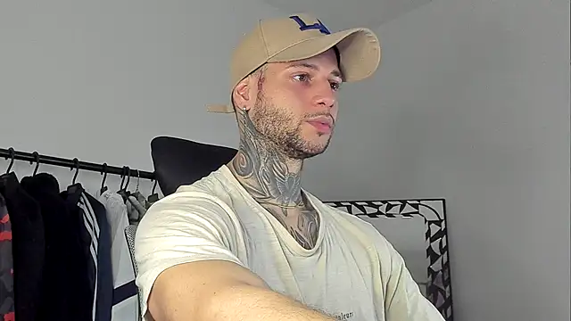 Snapshot of _jamesleandros1 chatting on 23, 10, 2025 jamesleandros1 online show from 23, 10, 2025