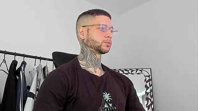 Snapshot of _jamesleandros1 chatting on 29, 10, 2025 jamesleandros1 online show from 29, 10, 2025