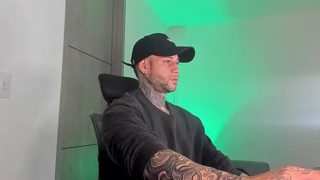 Snapshot of _jamesleandros1 chatting on 9, 5, 2026 jamesleandros1 online show from 9, 5, 2026