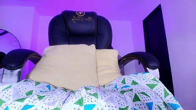 Snapshot of naomi_kyse chatting on 17, 1, 2026 naomi kyse online show from 17, 1, 2026