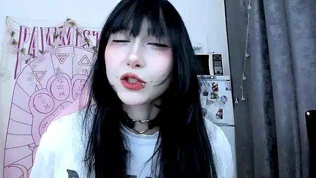 Holy420lolii online show from 14, 6, 2026