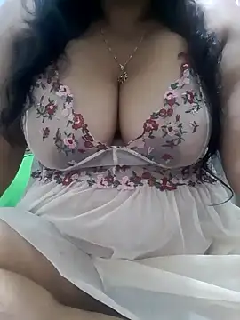 Snapshot of chubby_wife chatting on 25, 12, 2024 chubby wife online show from 25, 12, 2024