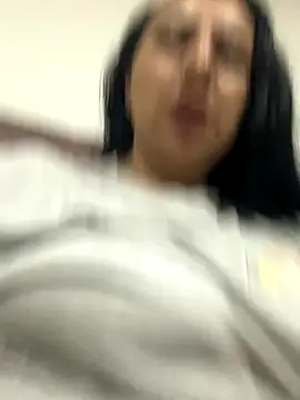 Abril Luv online show from 4, 12, 2025