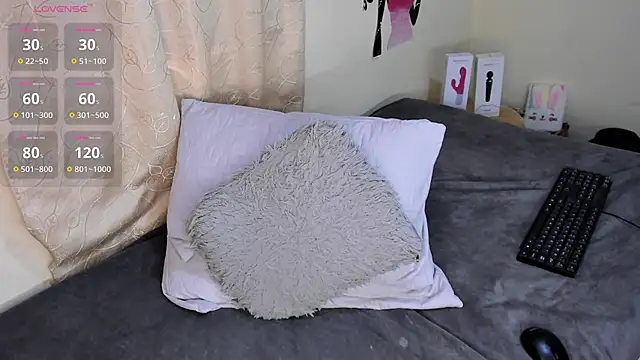 Juli Castillo8 online show from 10, 2, 2025