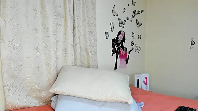 Juli Castillo8 online show from 9, 3, 2025