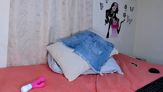 Juli Castillo8 online show from 15, 3, 2025