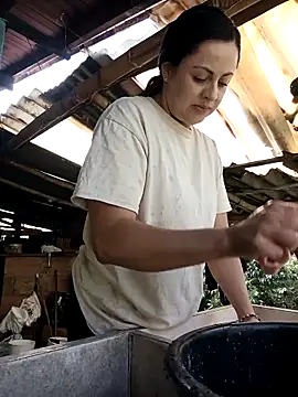 Juli Castillo8 online show from 11, 9, 2025