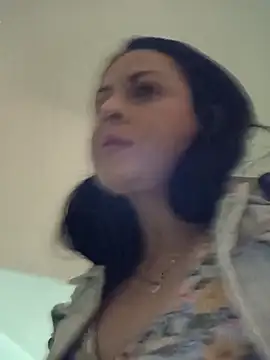 Juli Castillo8 online show from 30, 10, 2025