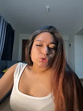 Snapshot of LuceroRm chatting on 12, 9, 2025 LuceroRm online show from 12, 9, 2025