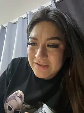 Snapshot of LuceroRm chatting on 3, 10, 2025 LuceroRm online show from 3, 10, 2025