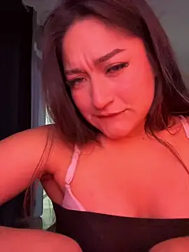 Snapshot of LuceroRm chatting on 4, 2, 2026 LuceroRm online show from 4, 2, 2026