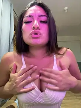 Snapshot of LuceroRm chatting on 3, 3, 2026 LuceroRm online show from 3, 3, 2026